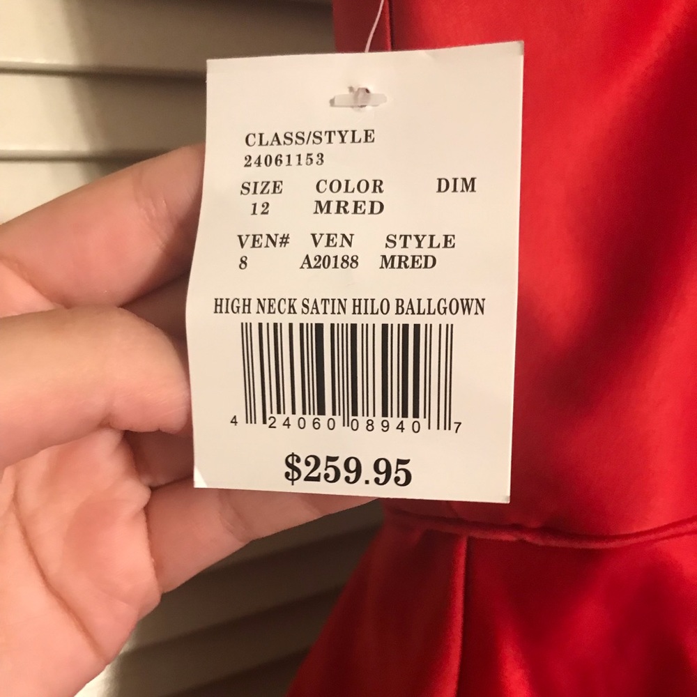 David’s Bridal red high-neck satin ball gown - Picture 3 of 3